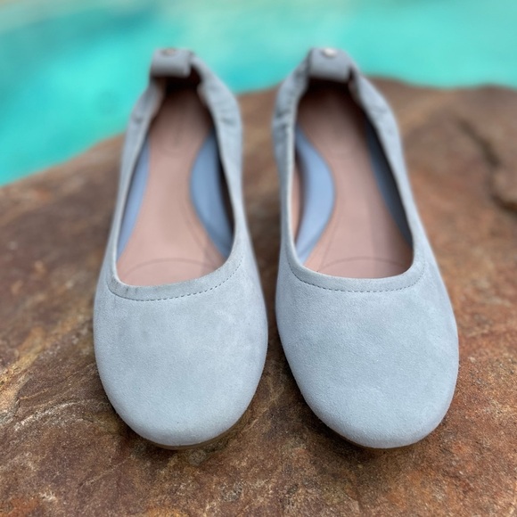 Taryn Rose Light Gray Heels - Picture 1 of 13